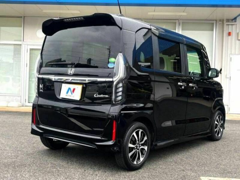 N BOX CUSTOM