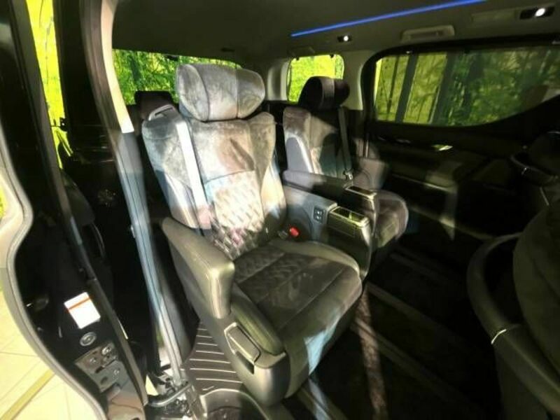 VELLFIRE-8