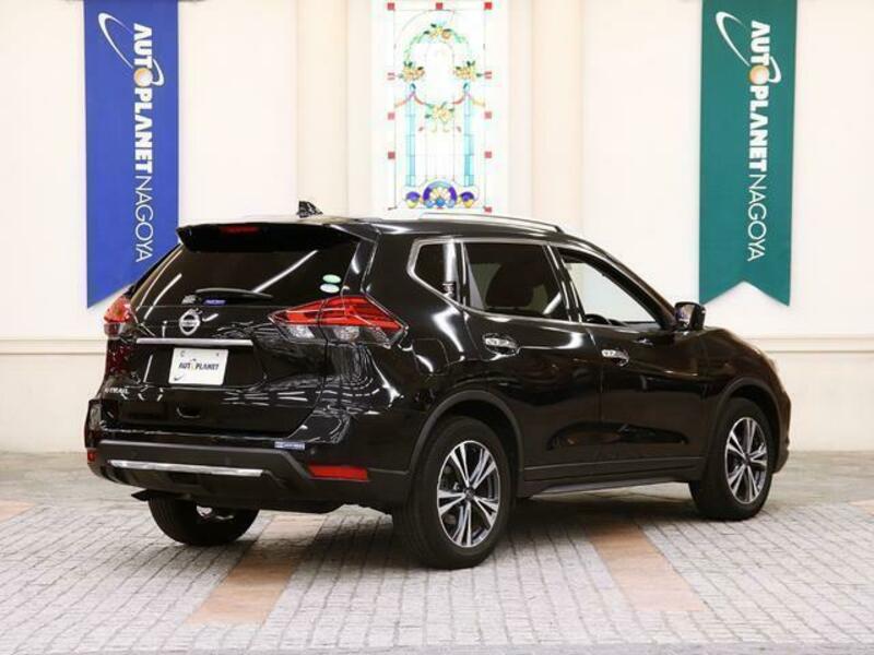 X-TRAIL-1
