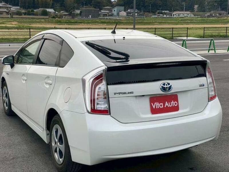 PRIUS-4