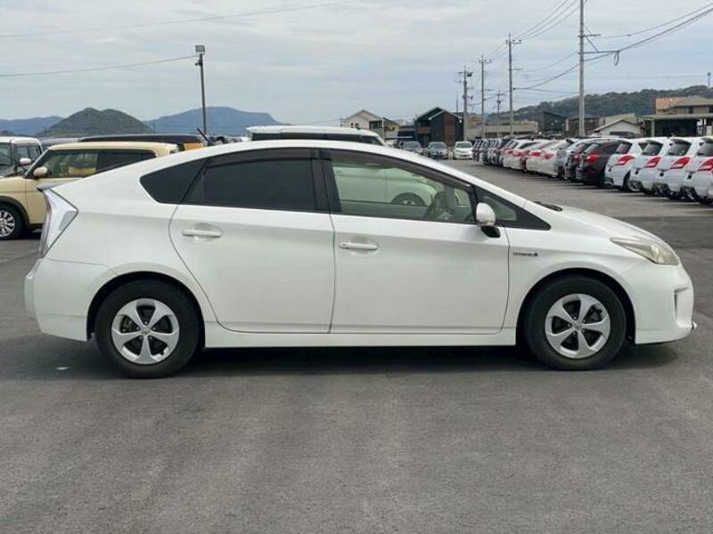 PRIUS-17