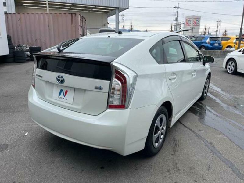 PRIUS-16