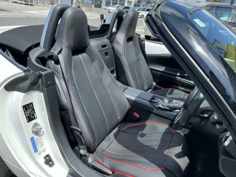 ROADSTER-16