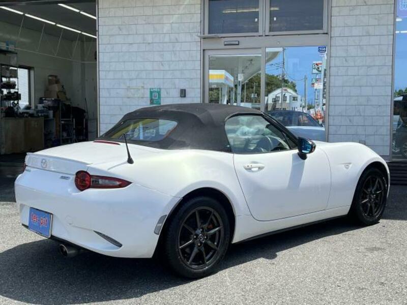 ROADSTER-1