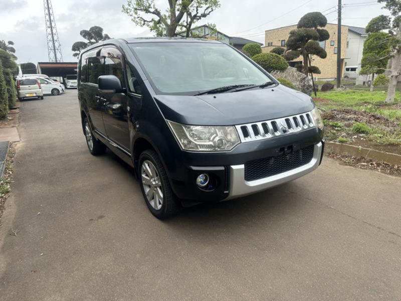 MITSUBISHI DELICA D5