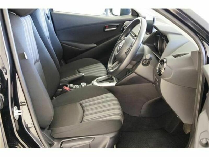 MAZDA2