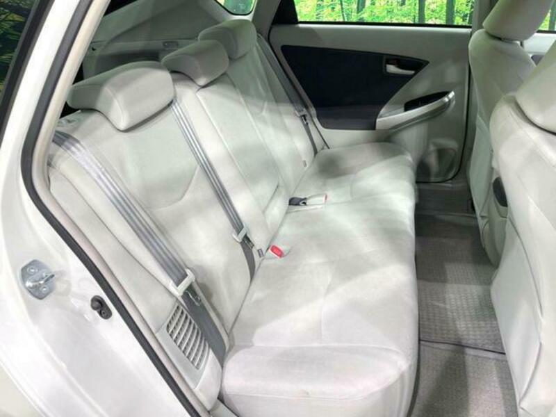 PRIUS-8