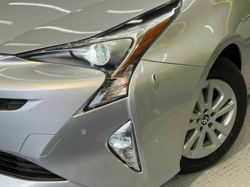 PRIUS-11