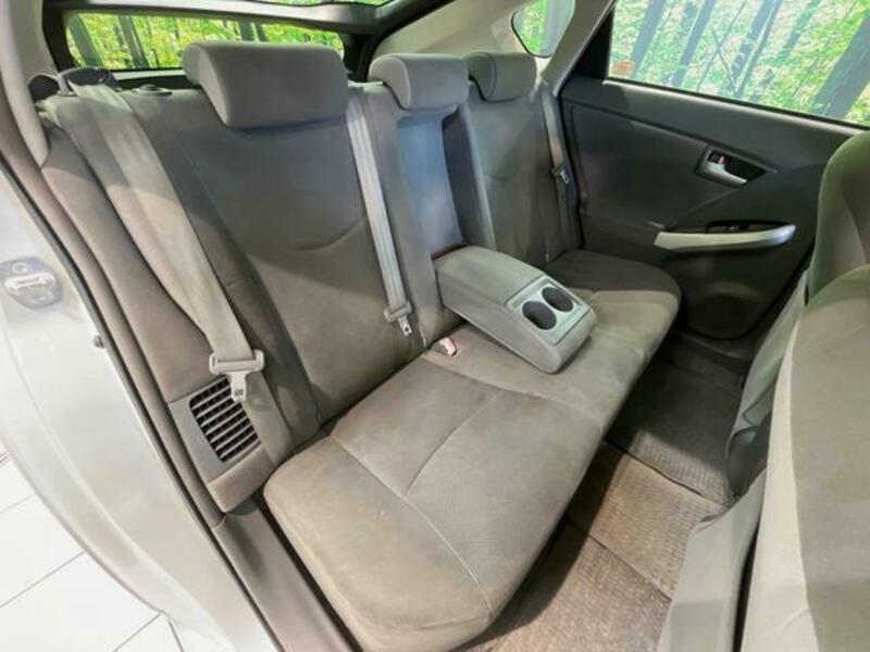 PRIUS-8
