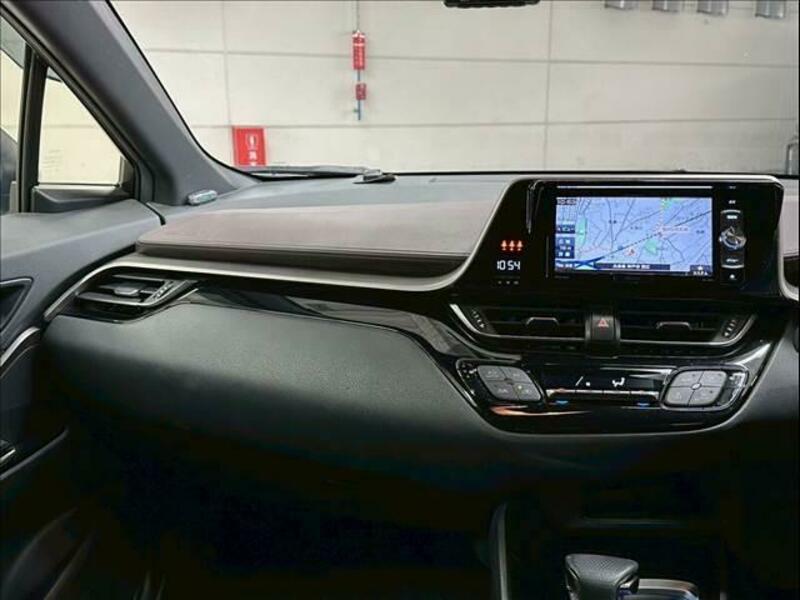 C-HR-11