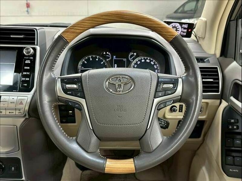 LAND CRUISER PRADO-12