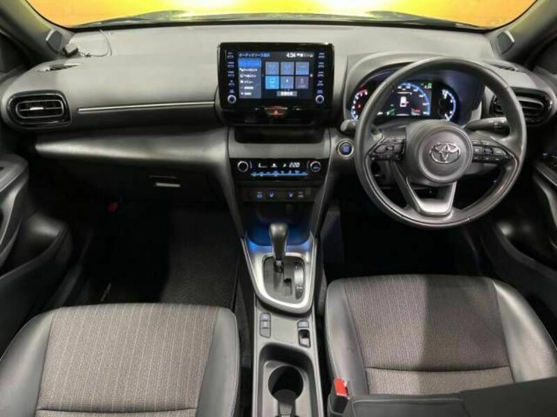 YARIS CROSS-1