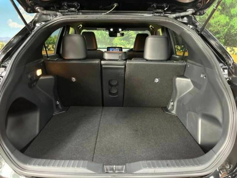 YARIS CROSS-9