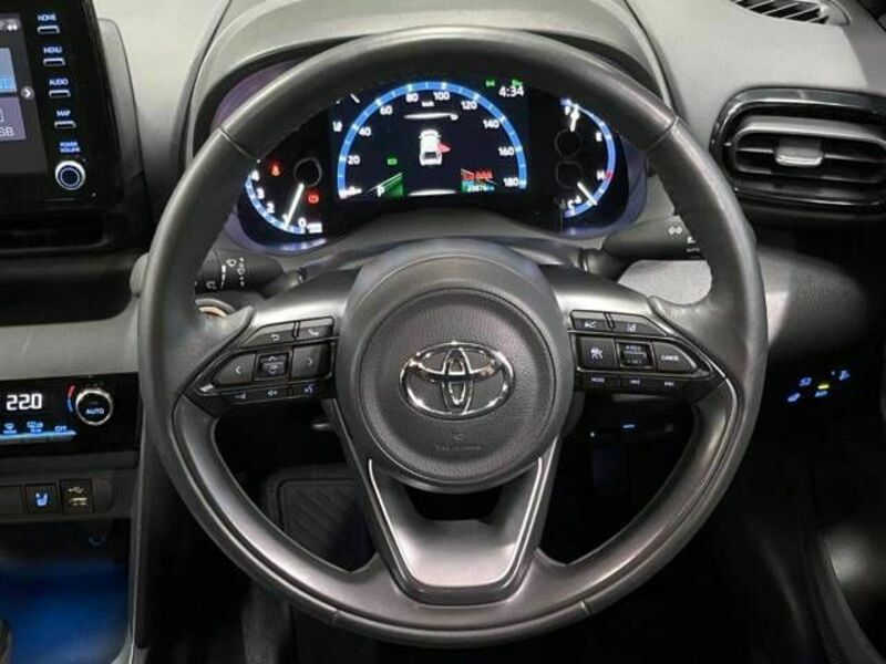 YARIS CROSS-10