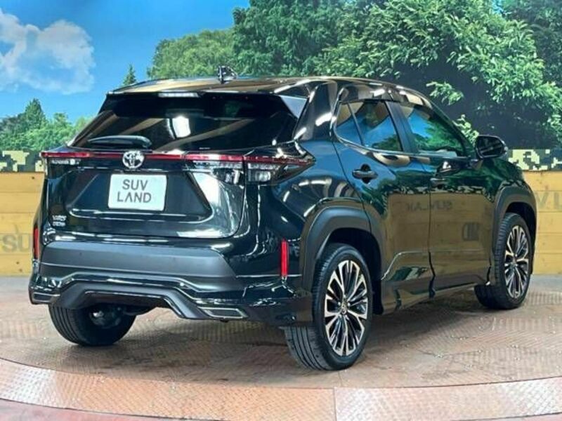 YARIS CROSS-16