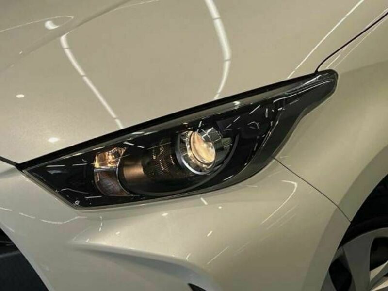 YARIS-11