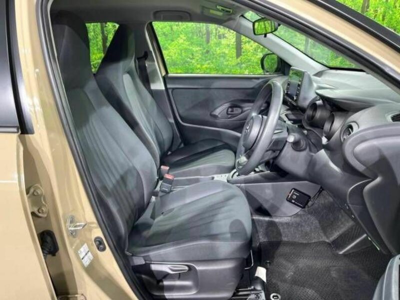 YARIS CROSS-8