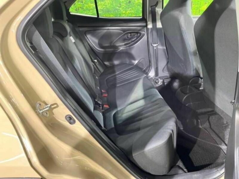 YARIS CROSS-9