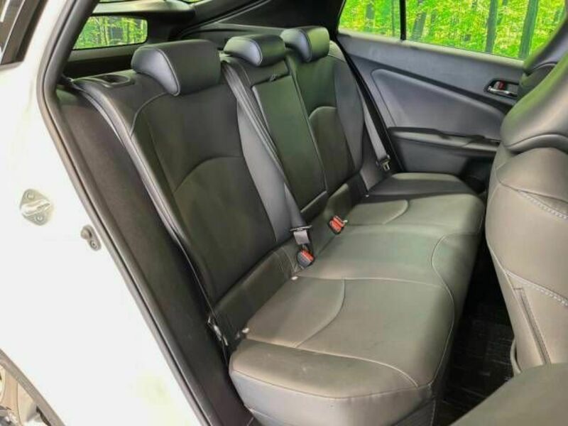 PRIUS-8