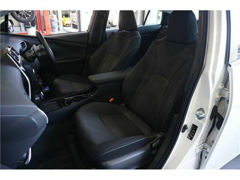 PRIUS PHV-47