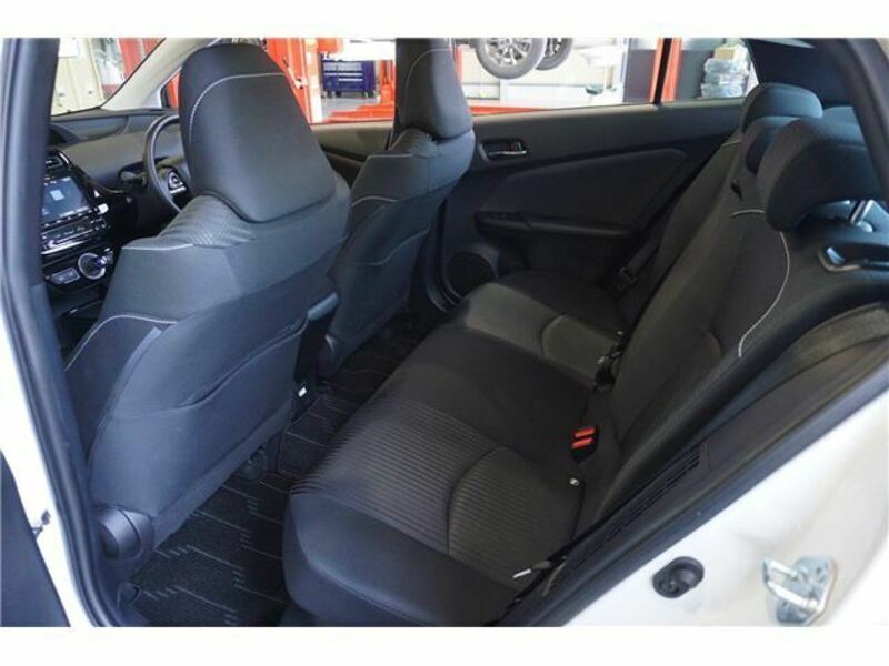 PRIUS PHV-49