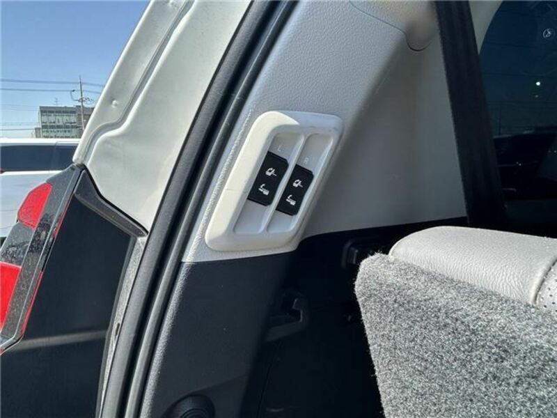 LAND CRUISER PRADO-12