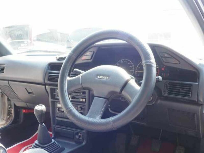 COROLLA LEVIN