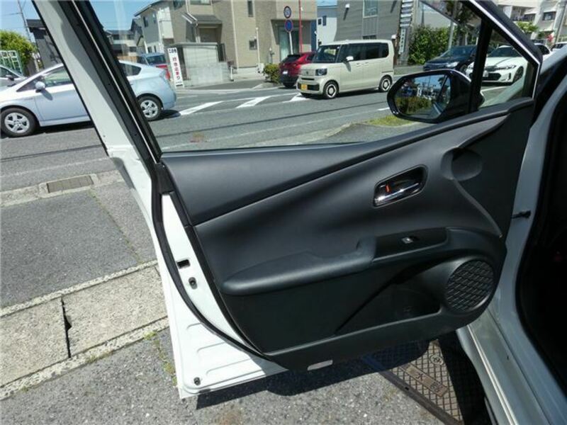 PRIUS PHV