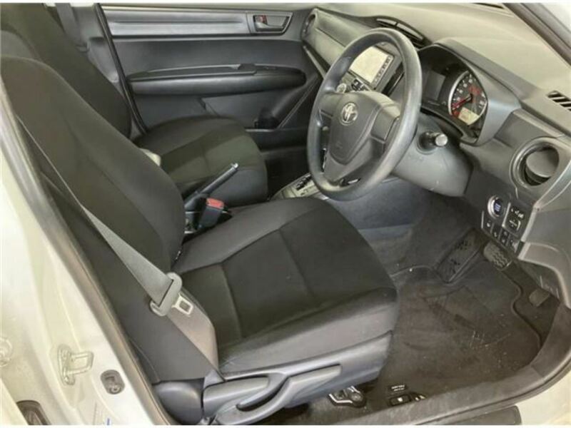 COROLLA AXIO
