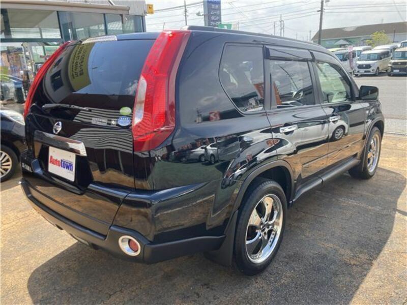 X-TRAIL-1