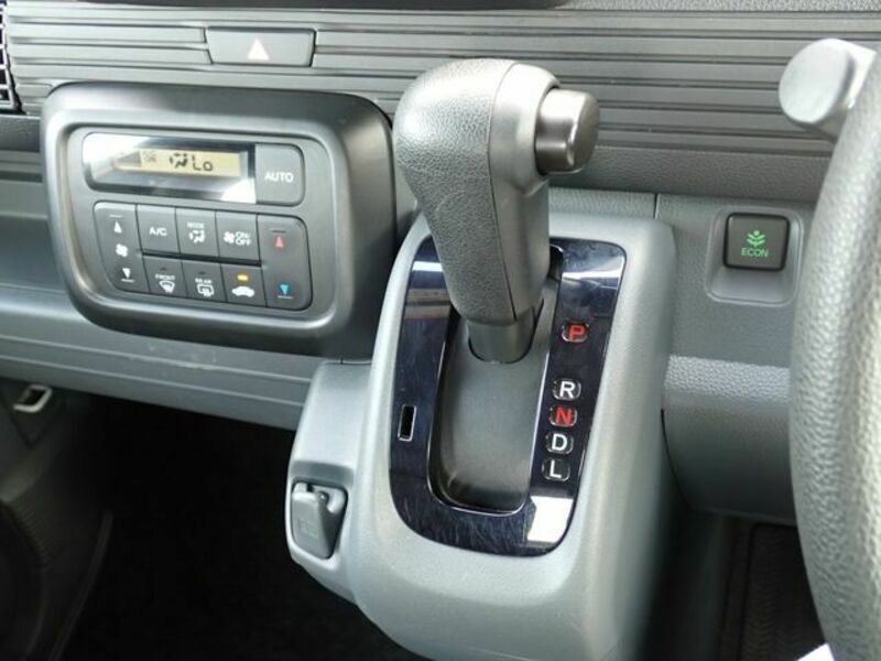 N-VAN-8
