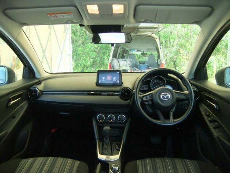 MAZDA2-1