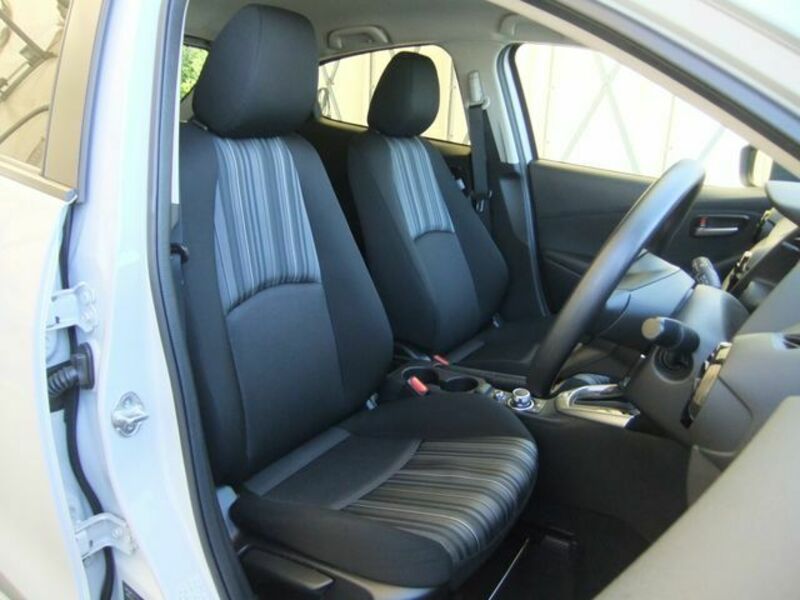 MAZDA2-17
