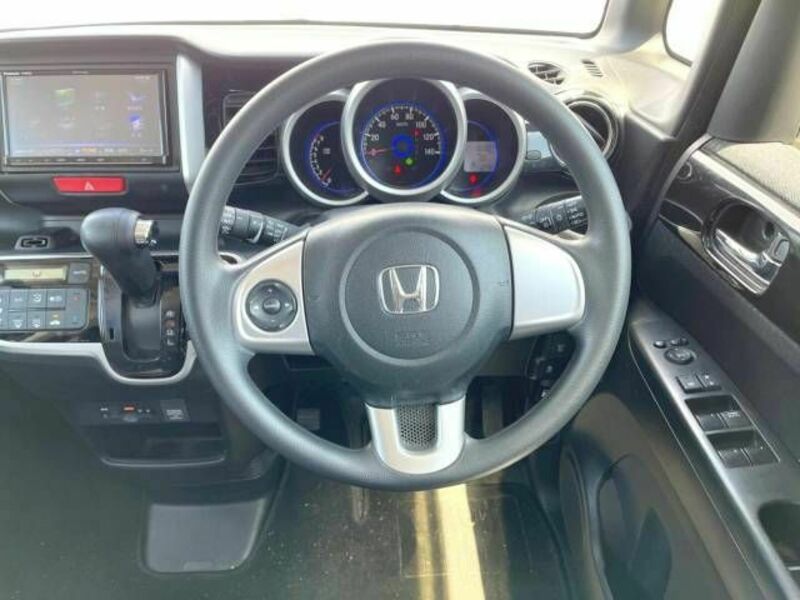 N BOX CUSTOM