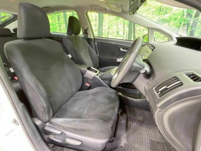 PRIUS-8