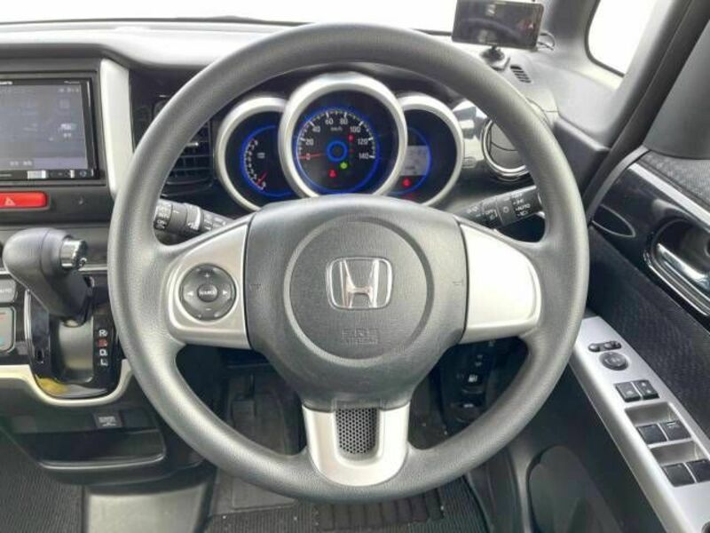 N BOX CUSTOM-13