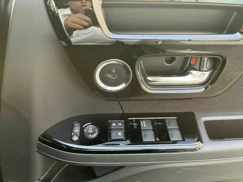 N BOX CUSTOM-19