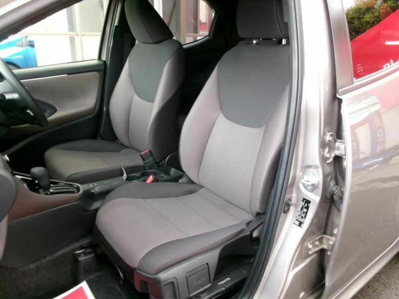 YARIS-11