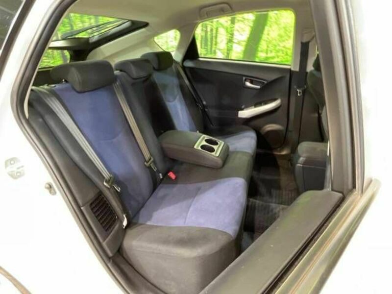 PRIUS-8