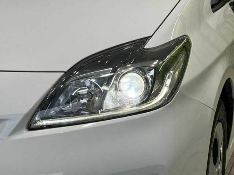 PRIUS-11