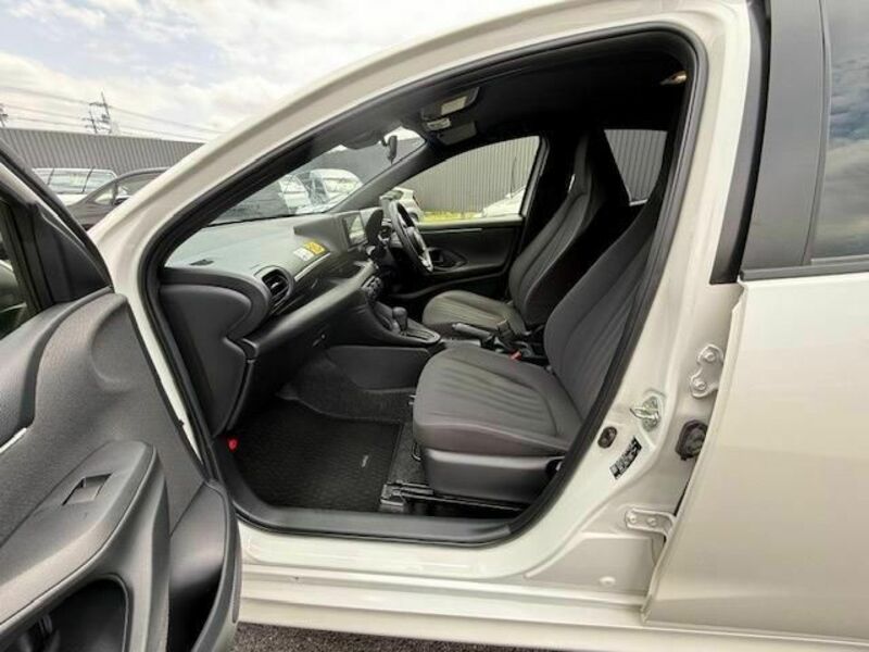 YARIS-8