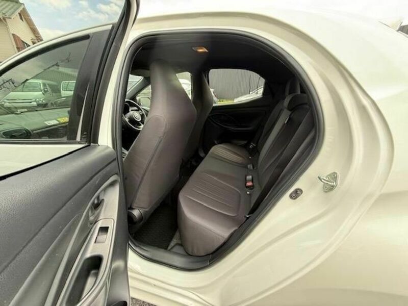 YARIS-9