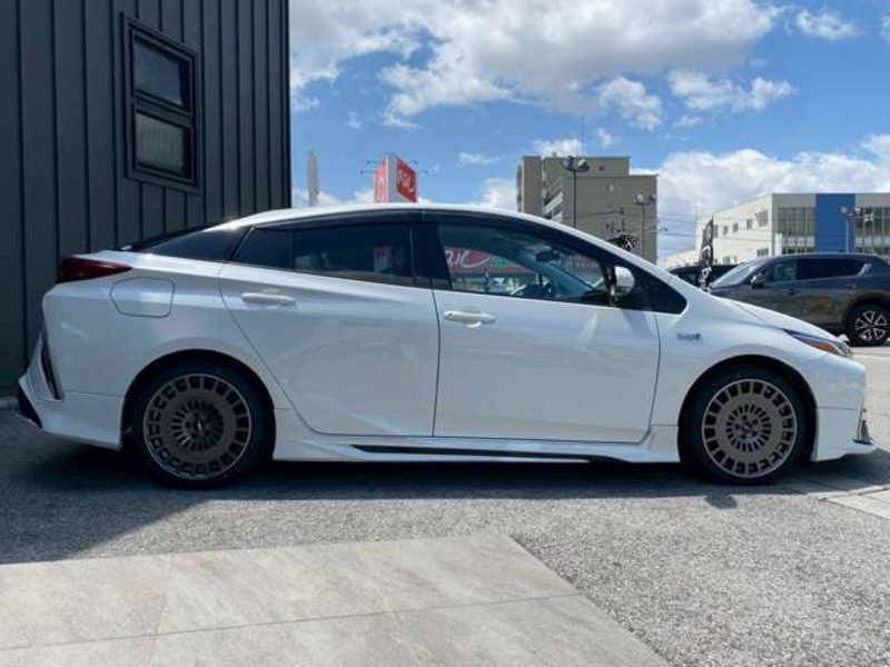 PRIUS PHV-10