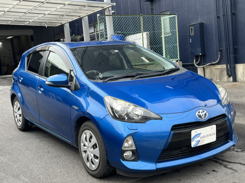 TOYOTA　AQUA
