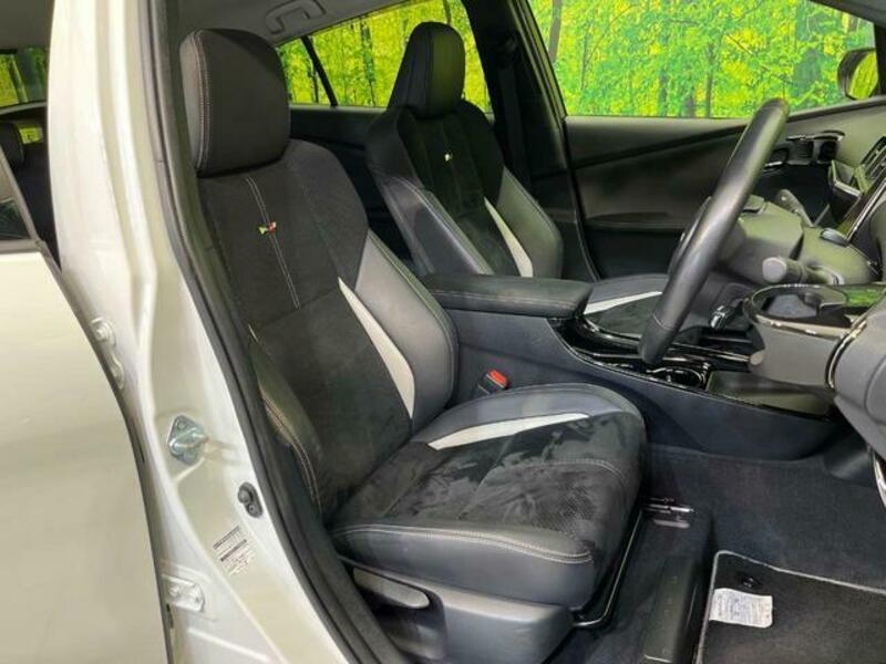 PRIUS PHV-8