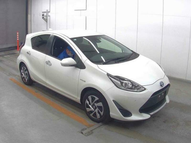 TOYOTA　AQUA