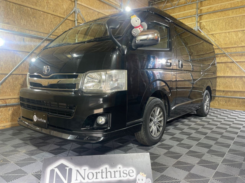 TOYOTA HIACE