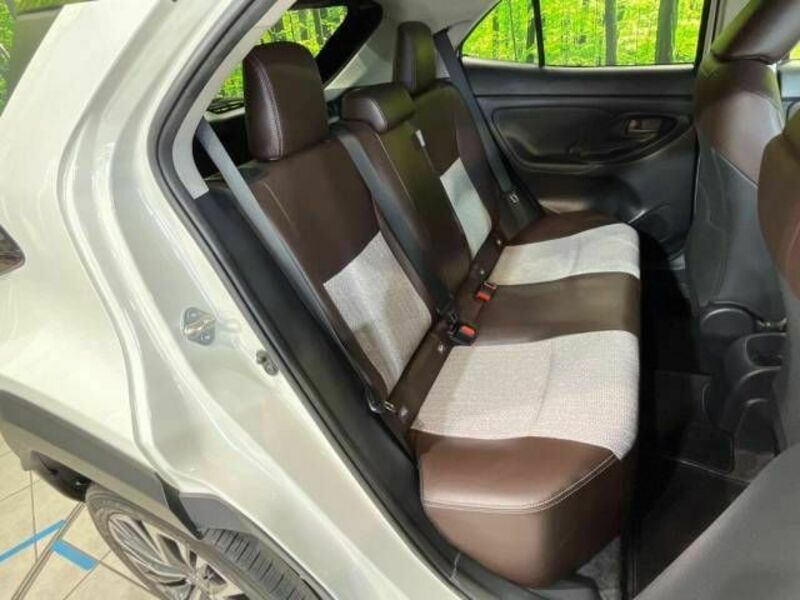 YARIS CROSS-8