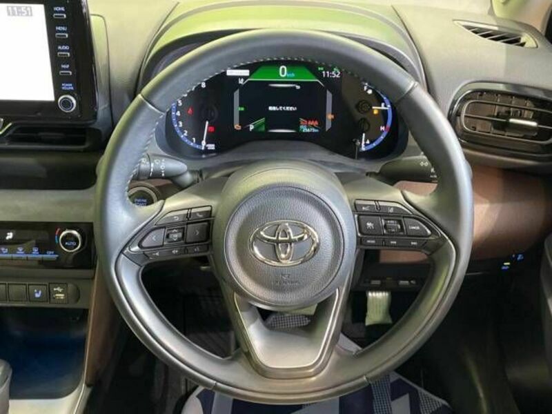 YARIS CROSS-10