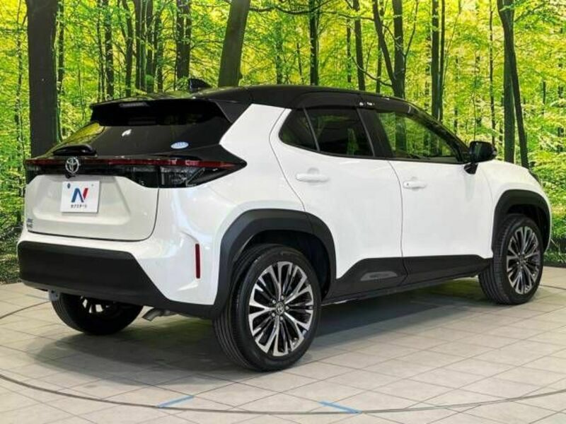YARIS CROSS-16